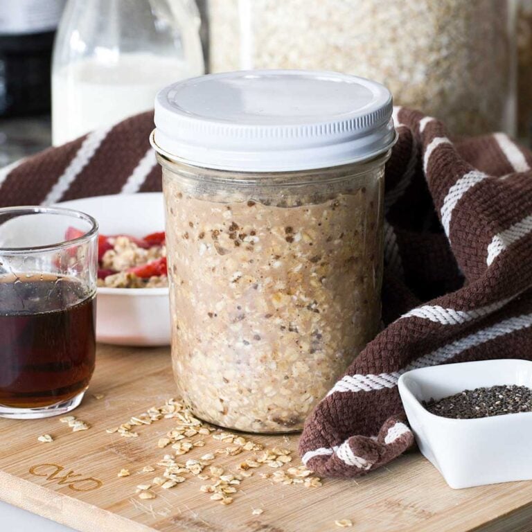 jar of the best healthy overnight oats recipe that are anti-inflammatory, gluten-free, dairy-free and naturally sweetened