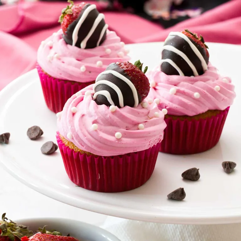 How to make gluten free strawberry cupcakes w/ almond flour & white chocolate frosting w/ cream cheese & whipped cream with no powdered sugar