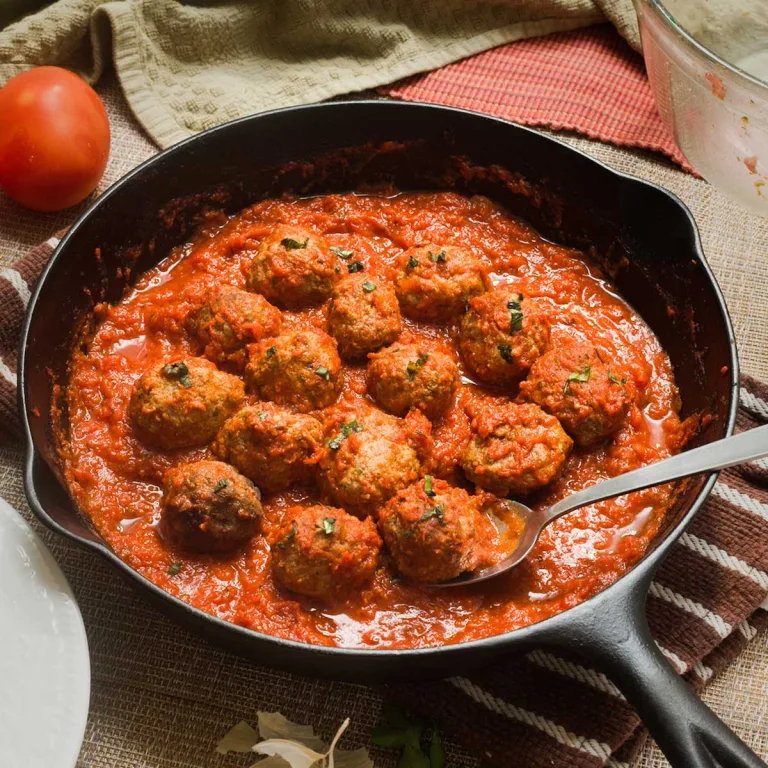 How to make the easiest copycat Olive Garden Meatball Recipe w/ a gluten-free almond flour option. Made with beef, sausage, parmesan & garlic