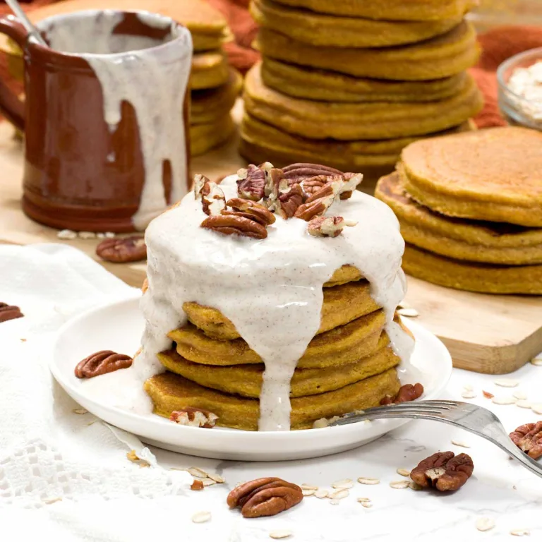 How to make fluffy pumpkin protein pancake recipe with oat flour, cottage cheese, pumpkin puree, cinnamon. And without refined sugar or flour.