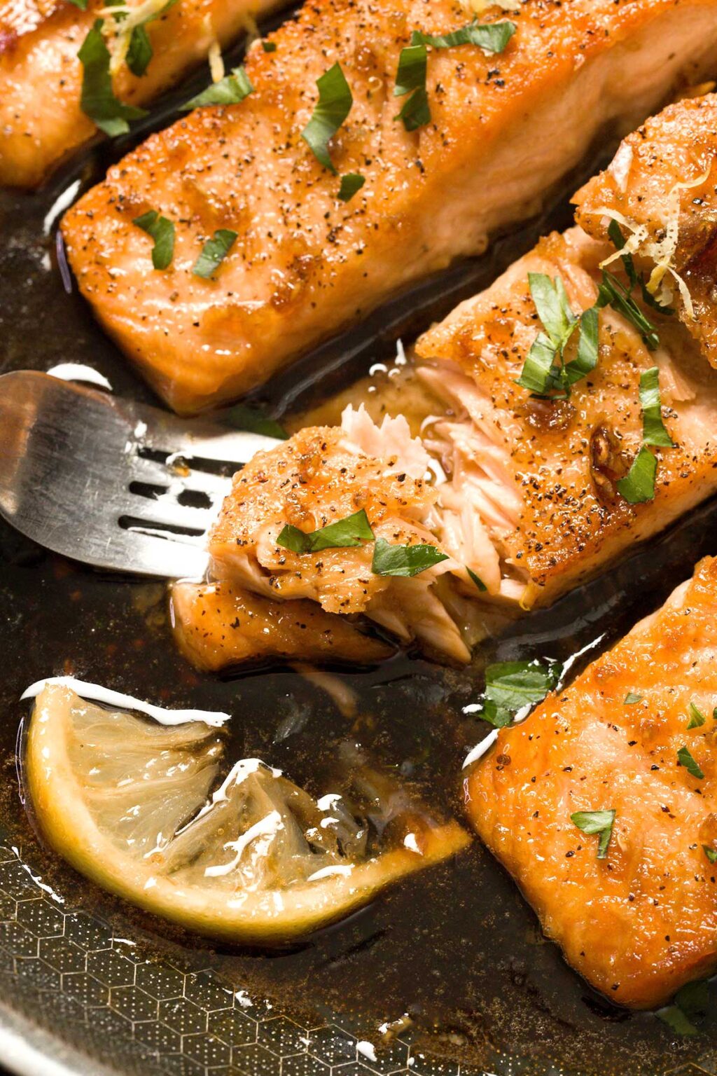 EASY Honey Garlic Pan-Seared Salmon in Hexclad